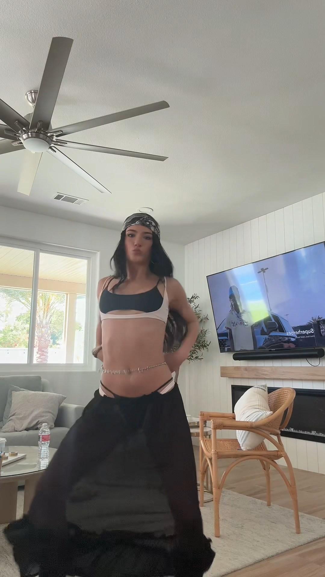 charli_damelio_nude_ass_twerk_video_leaked-rrwrhg