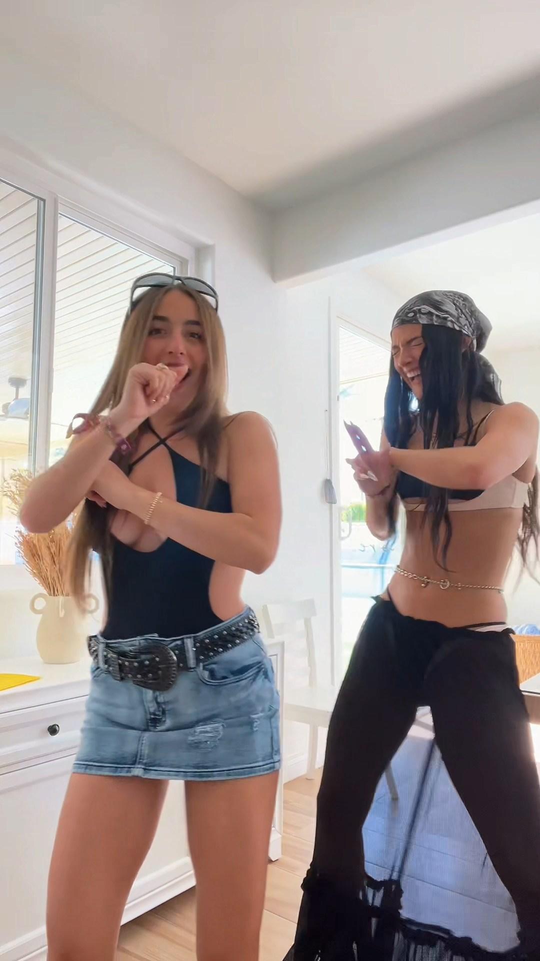 charli_damelio_nude_see-through_dance_video_leaked-kzdndo