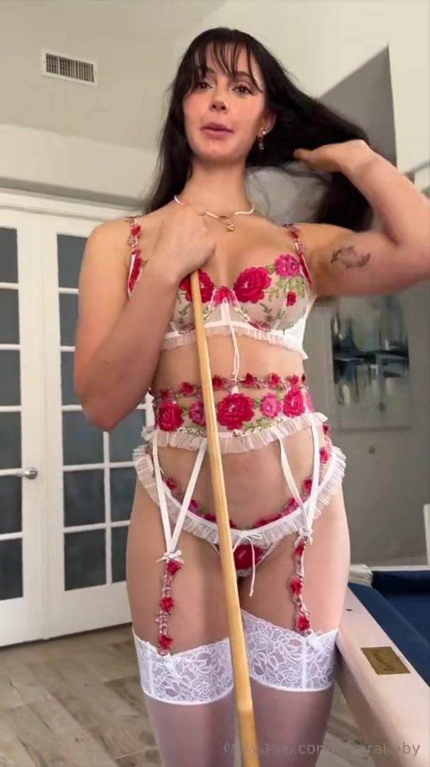 jakara_mitchell_pov_lingerie_tease_onlyfans_video_leaked-lltxix