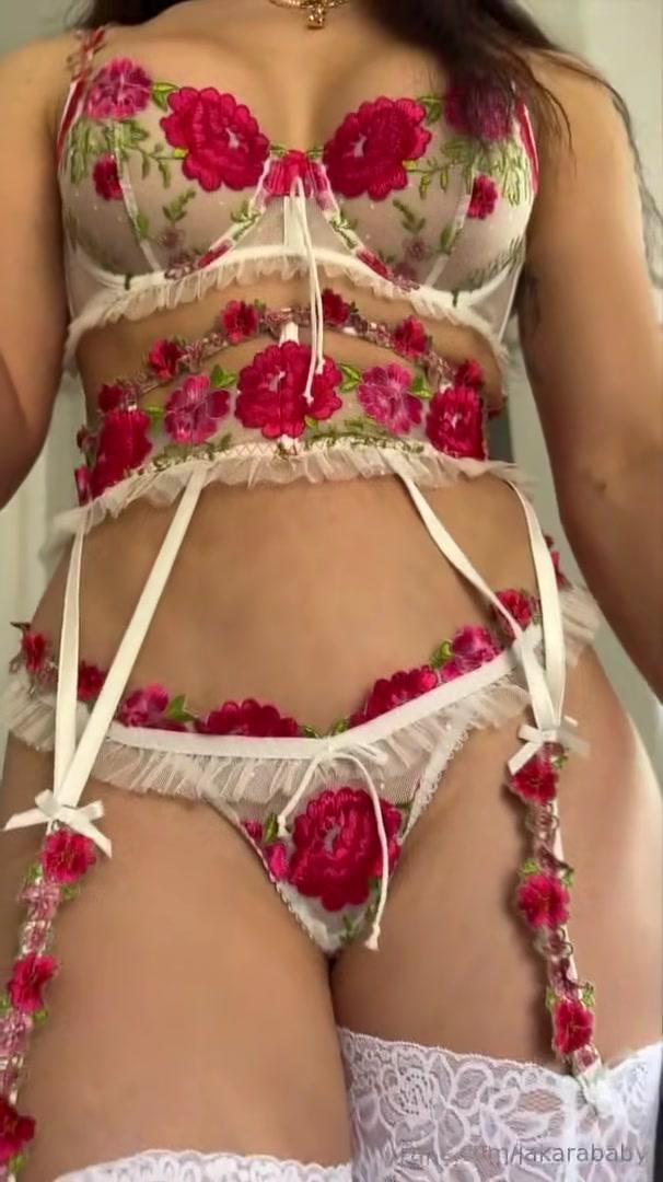 jakara_mitchell_pov_lingerie_tease_onlyfans_video_leaked-npuyme