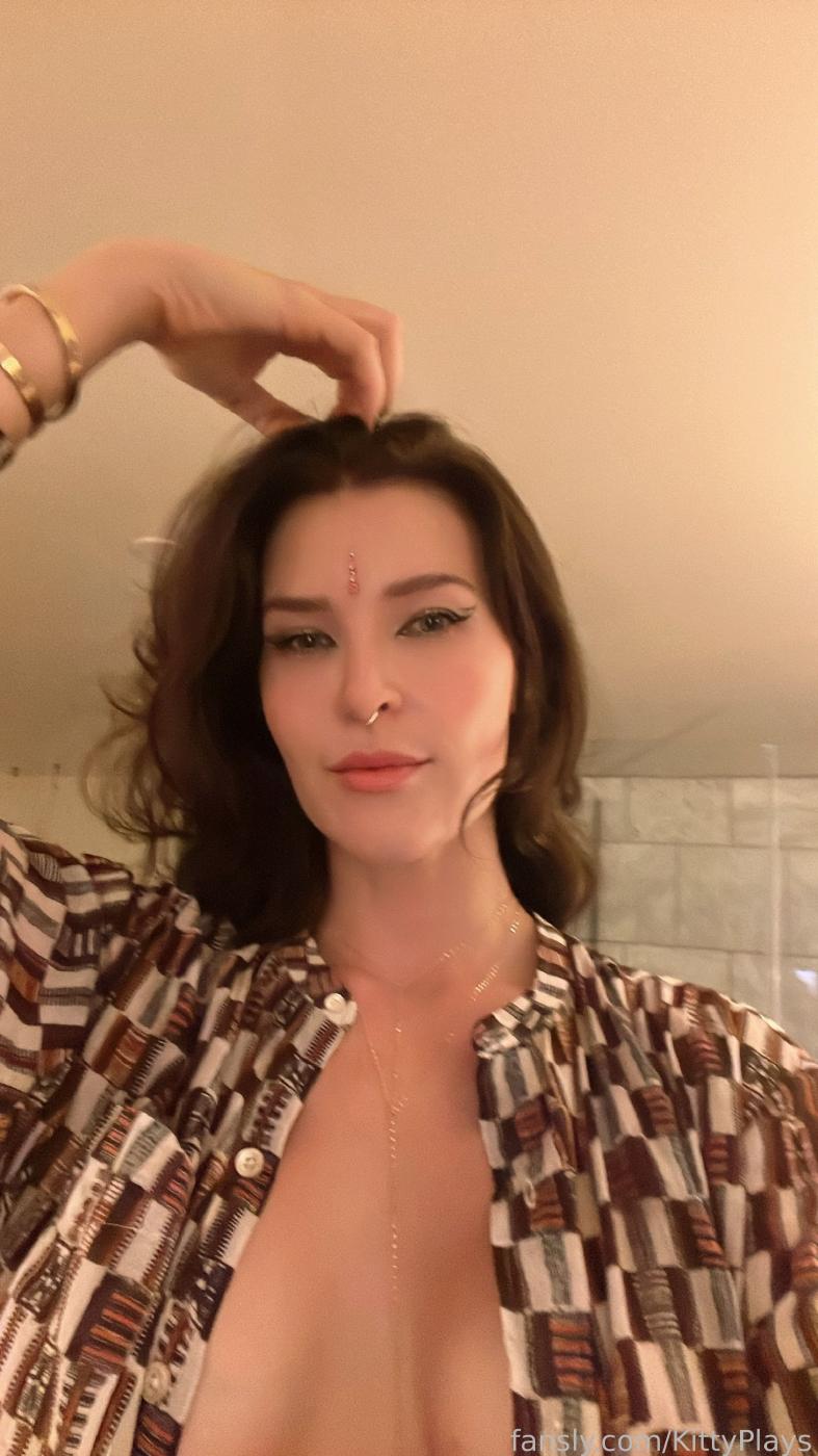 kittyplays_sexy_cleavage_mirror_selfies_fansly_set_leaked-khtxaf