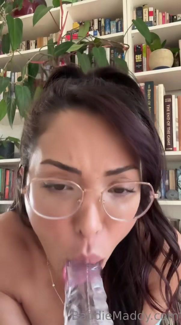maddy_belle_glass_dildo_masturbation_onlyfans_video_leaked-cqzvtg