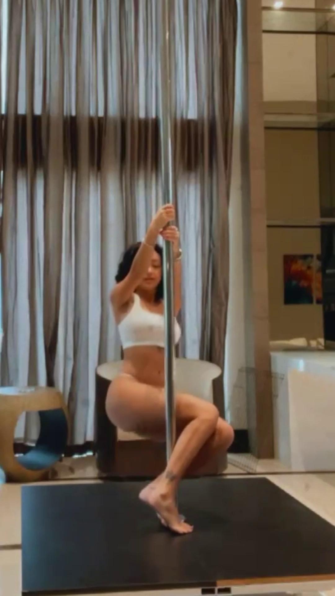 malu_trevejo_g-string_stripper_pole_dancing_onlyfans_video_leaked-fcbwnq