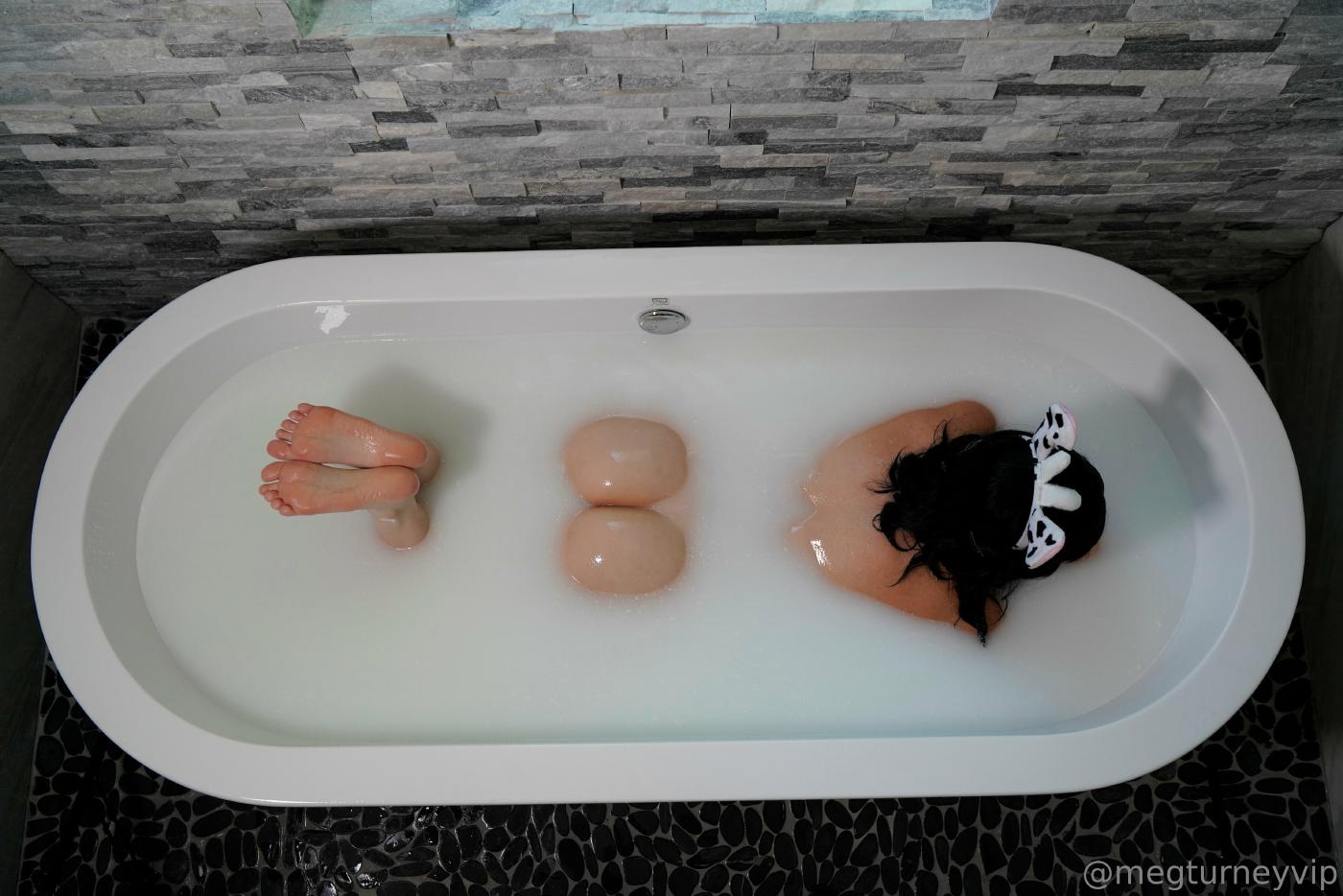 meg_turney_nude_wet_feet_soles_onlyfans_set_leaked-vfhhth