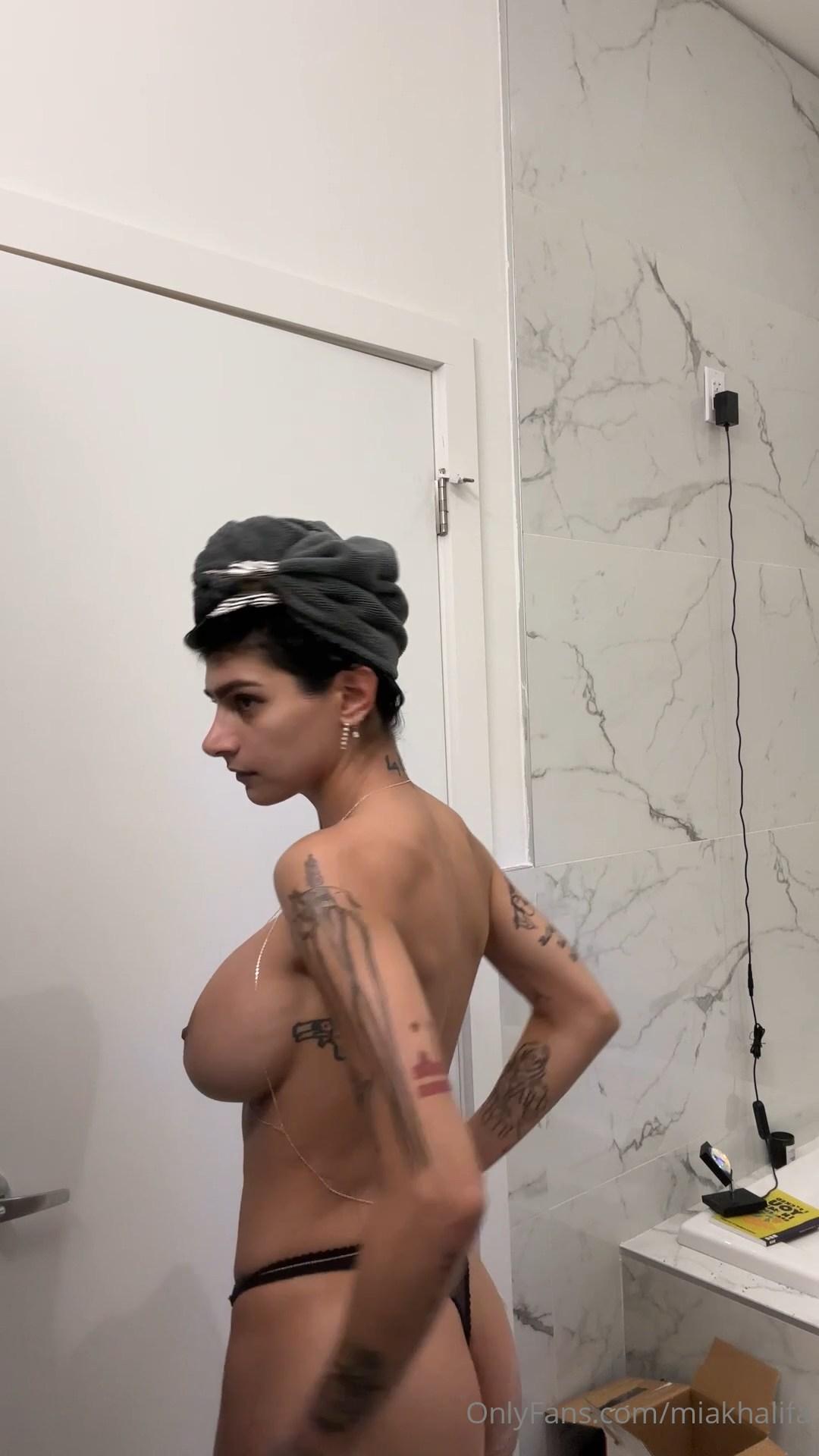 mia_khalifa_nude_dressing_onlyfans_video_leaked-easpjh