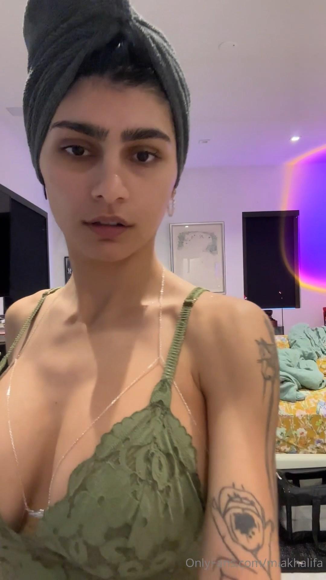 mia_khalifa_nude_dressing_onlyfans_video_leaked-gfxrux