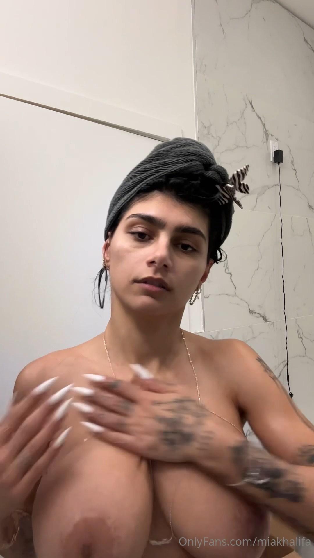 mia_khalifa_nude_dressing_onlyfans_video_leaked-jhhqmj