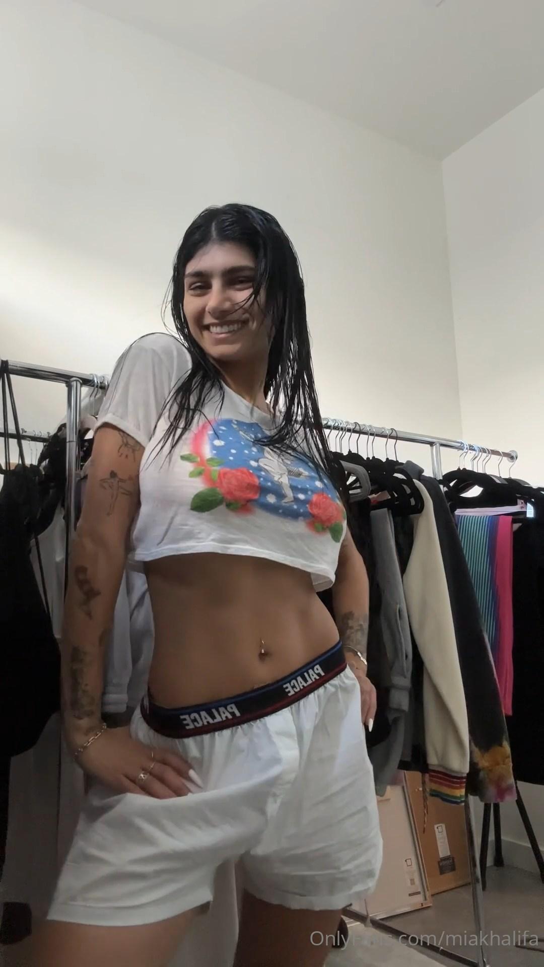mia_khalifa_nude_dressing_onlyfans_video_leaked-jrrrve
