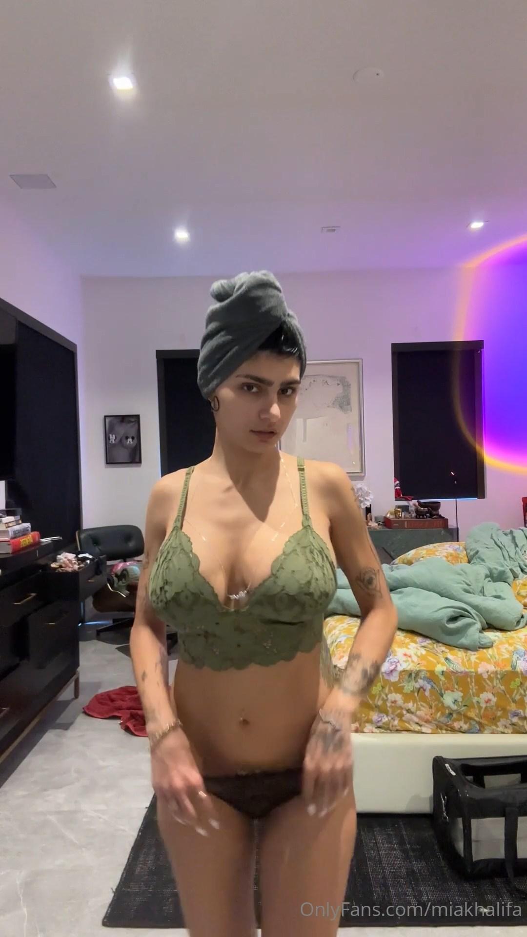 mia_khalifa_nude_dressing_onlyfans_video_leaked-lnzfhz