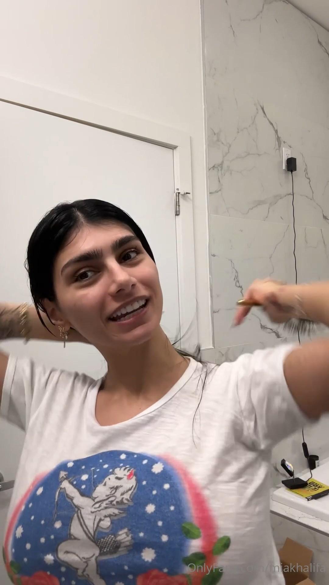 mia_khalifa_nude_dressing_onlyfans_video_leaked-myrcfn