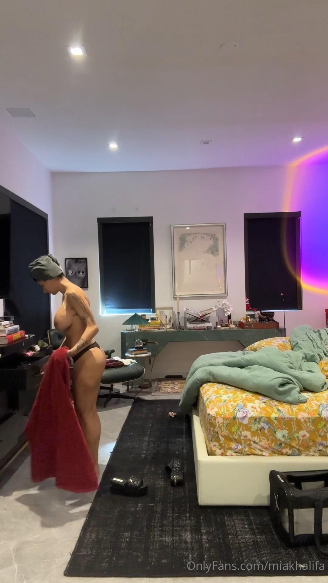 mia_khalifa_nude_dressing_onlyfans_video_leaked-sjabhc