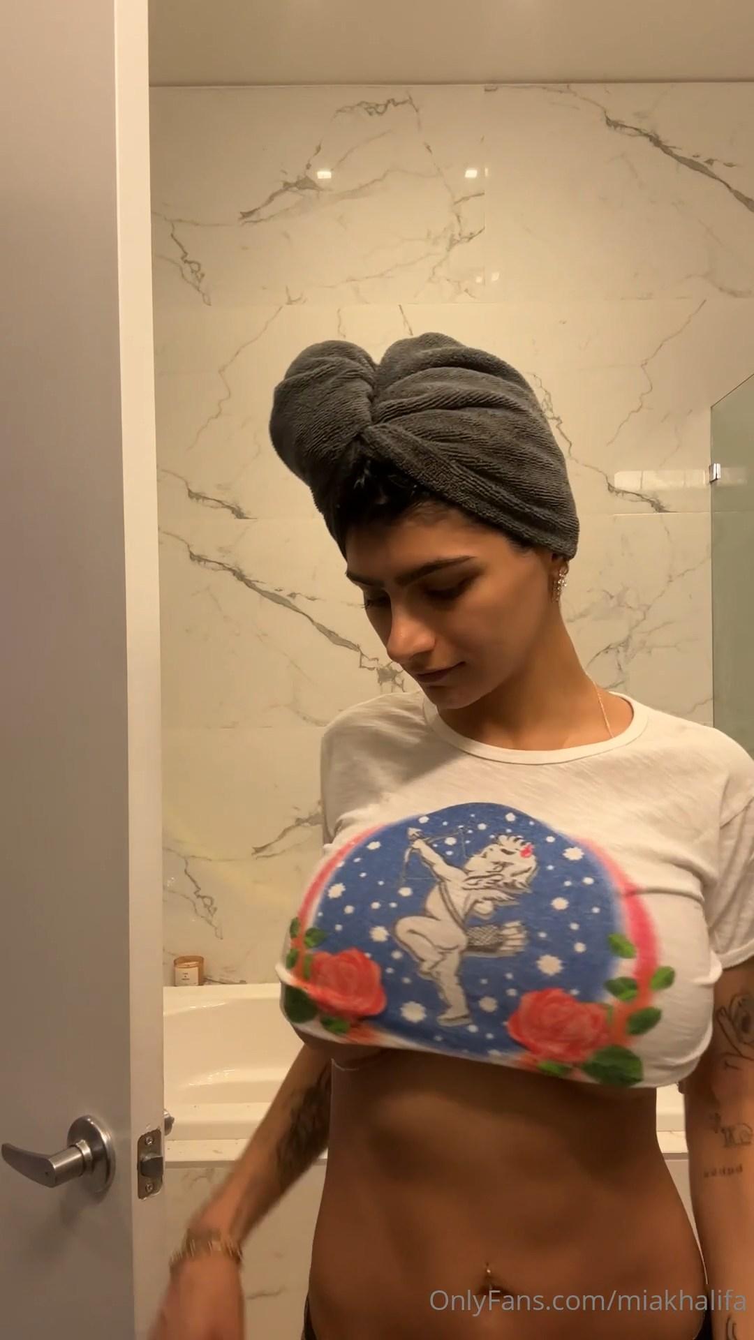 mia_khalifa_nude_dressing_onlyfans_video_leaked-smhnyd