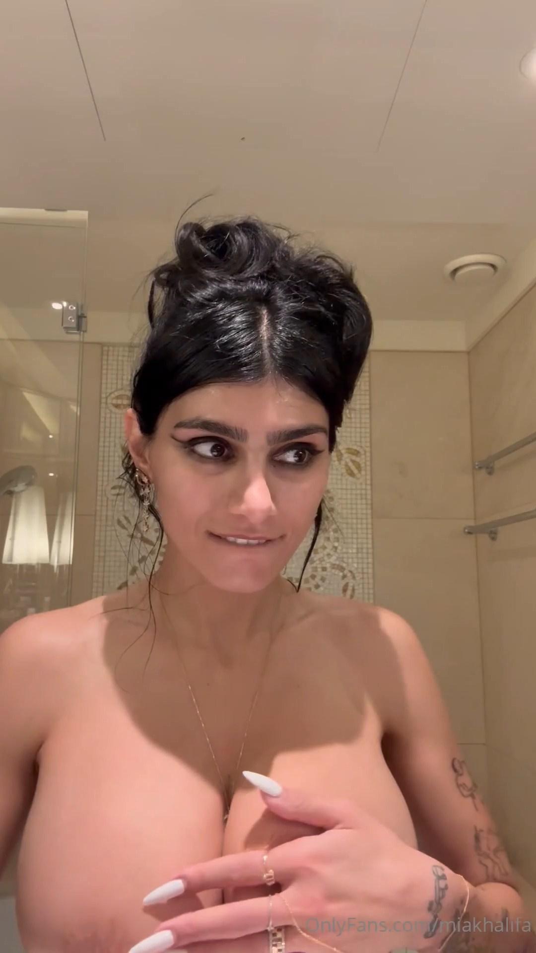 mia_khalifa_nude_teethbrushing_onlyfans_video_leaked-vkbhnd