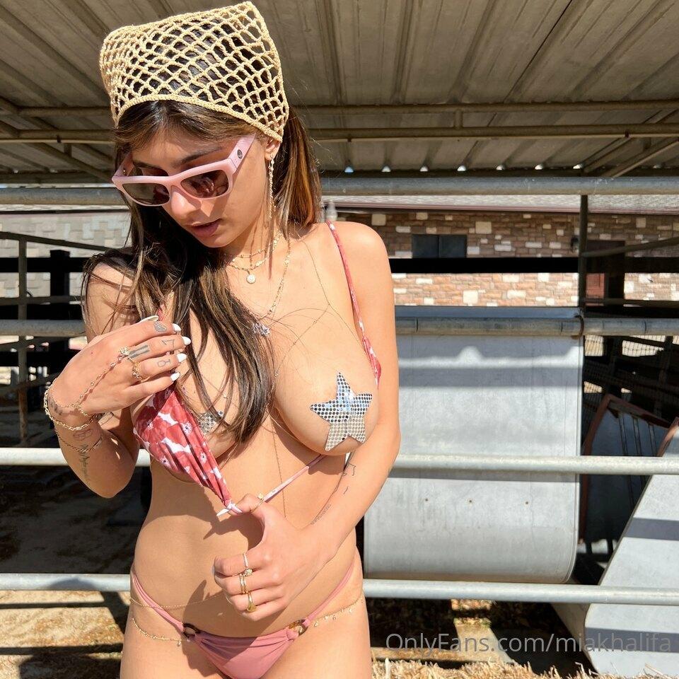mia_khalifa_outdoor_farm_bikini_onlyfans_set_leaked-fudflr