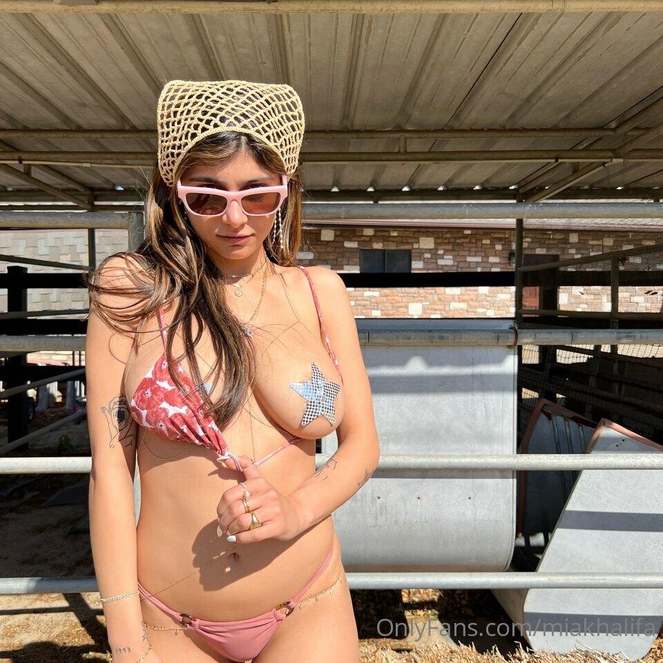 mia_khalifa_outdoor_farm_bikini_onlyfans_set_leaked-lwzixu
