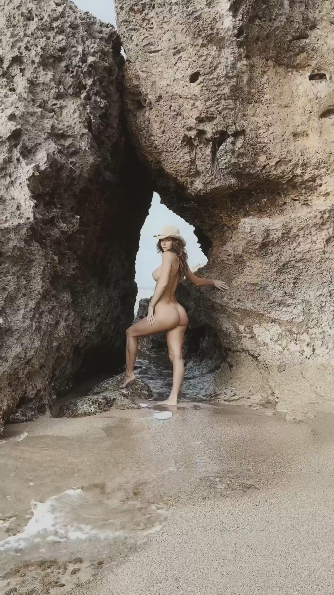 rachel_cook_nude_beach_bikini_posing_onlyfans_video_leaked-vdmxhm