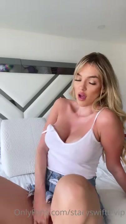 stacy_swift_nude_dildo_masturbation_video_leaked-cacraa