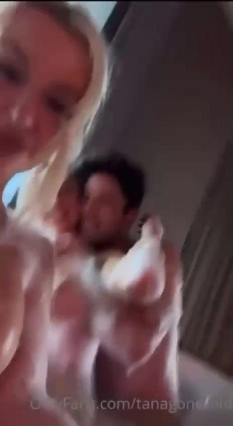 tana_mongeau_nude_bathtub_threesome_onlyfans_video_leaked-nqbhlo