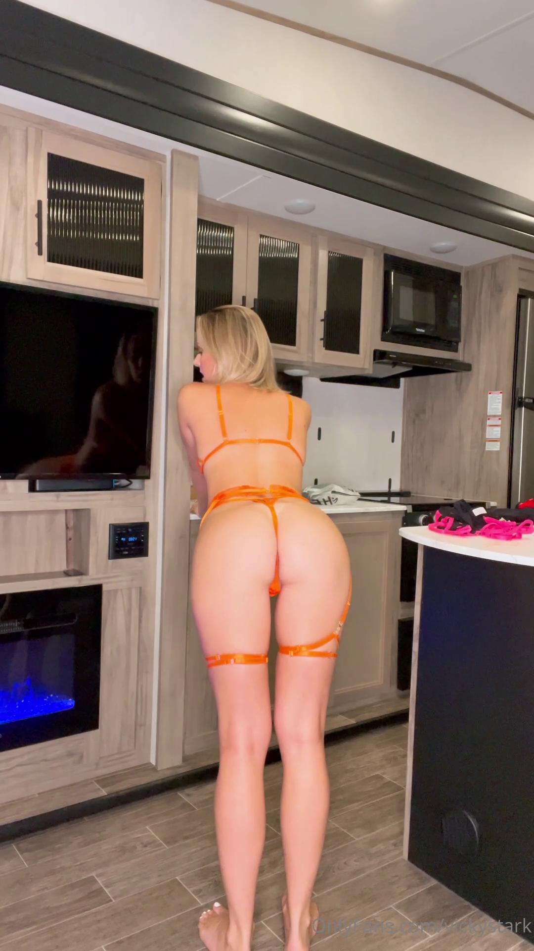 vicky_stark_nude_garter_belt_lingerie_onlyfans_video_leaked-dtcbuc-1
