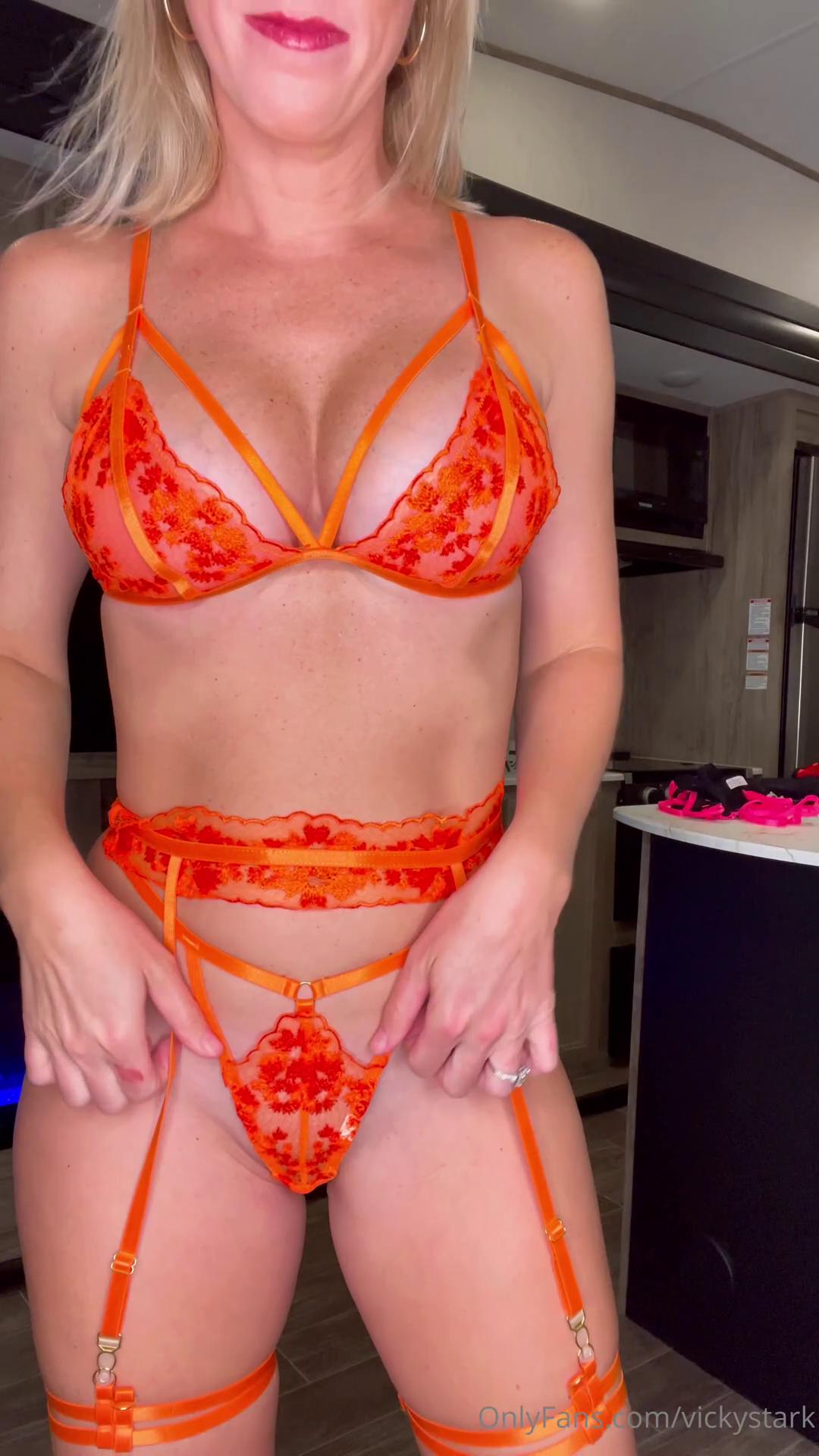 vicky_stark_nude_garter_belt_lingerie_onlyfans_video_leaked-gspkom-1