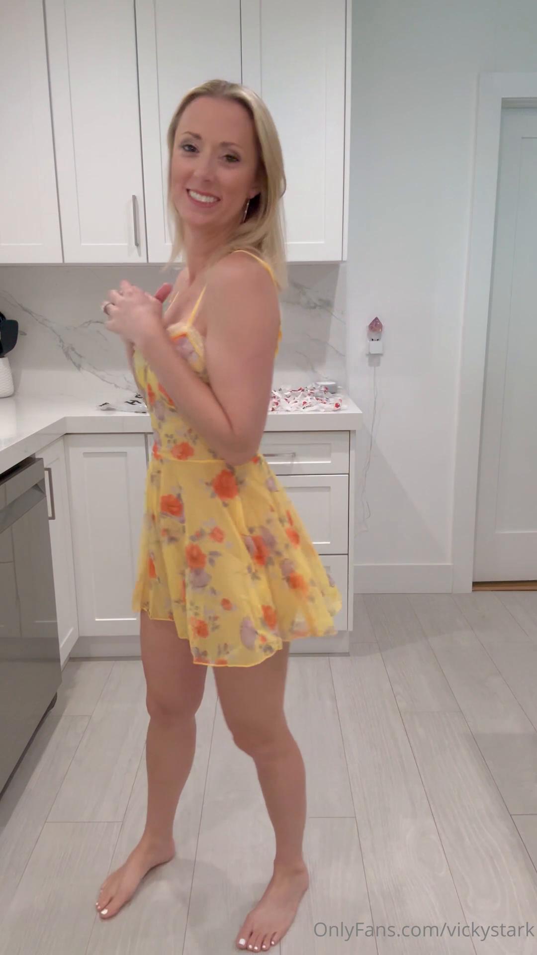 vicky_stark_nude_girl_next_door_try_on_onlyfans_video_leaked-kmbjqf