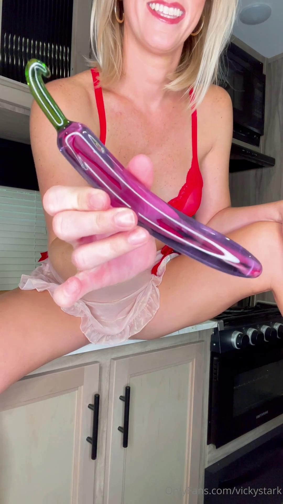 vicky_stark_nude_glass_dildo_pussy_masturbation_onlyfans_video_leaked-ouxonj