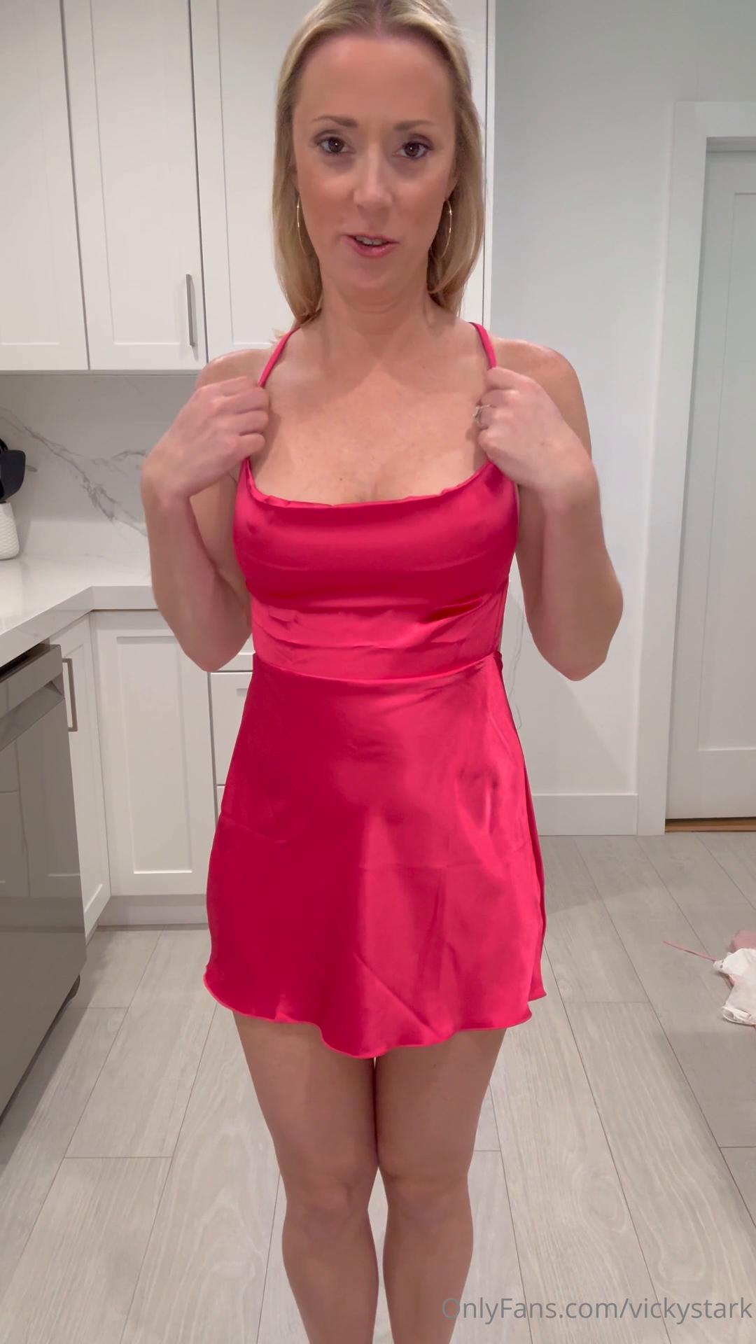 vicky_stark_nude_silk_nightwear_onlyfans_video_leaked-hlluzq