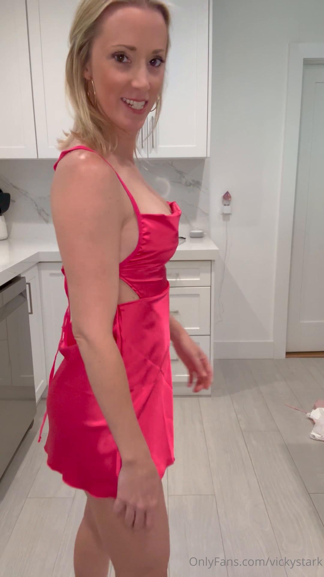 vicky_stark_nude_silk_nightwear_onlyfans_video_leaked-txqynh