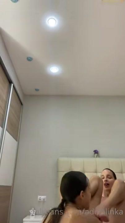 adelalinka_twins_nude_kissing_onlyfans_video_leaked-wzknqs