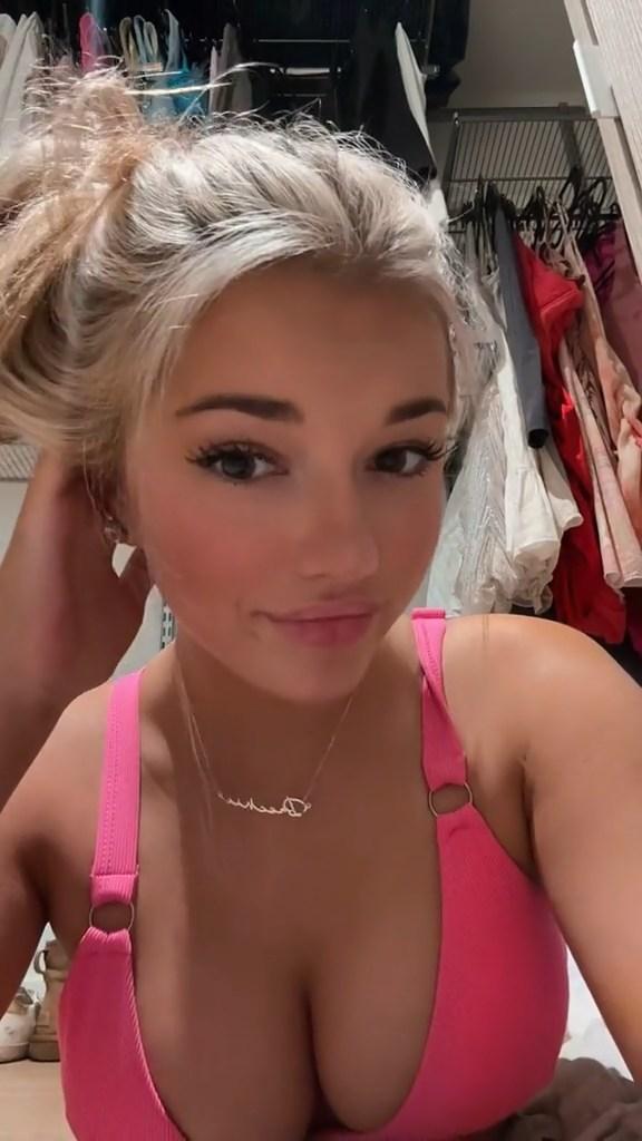 breckie_hill_bra_cleavage_selfie_onlyfans_video_leaked-uihauu