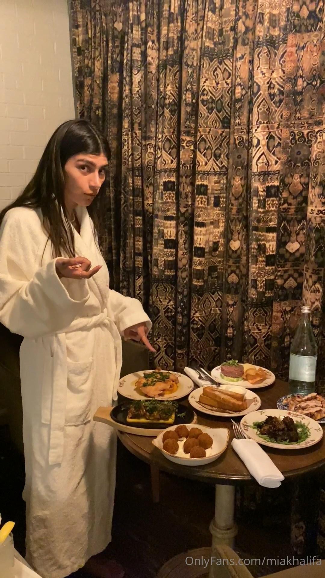 mia_khalifa_nude_dinner_onlyfans_livestream_leaked-fpbnqe