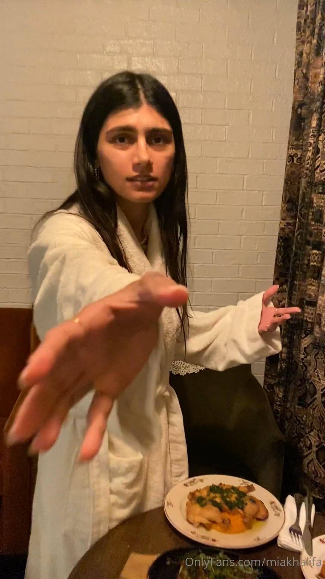 mia_khalifa_nude_dinner_onlyfans_livestream_leaked-jvqxnd