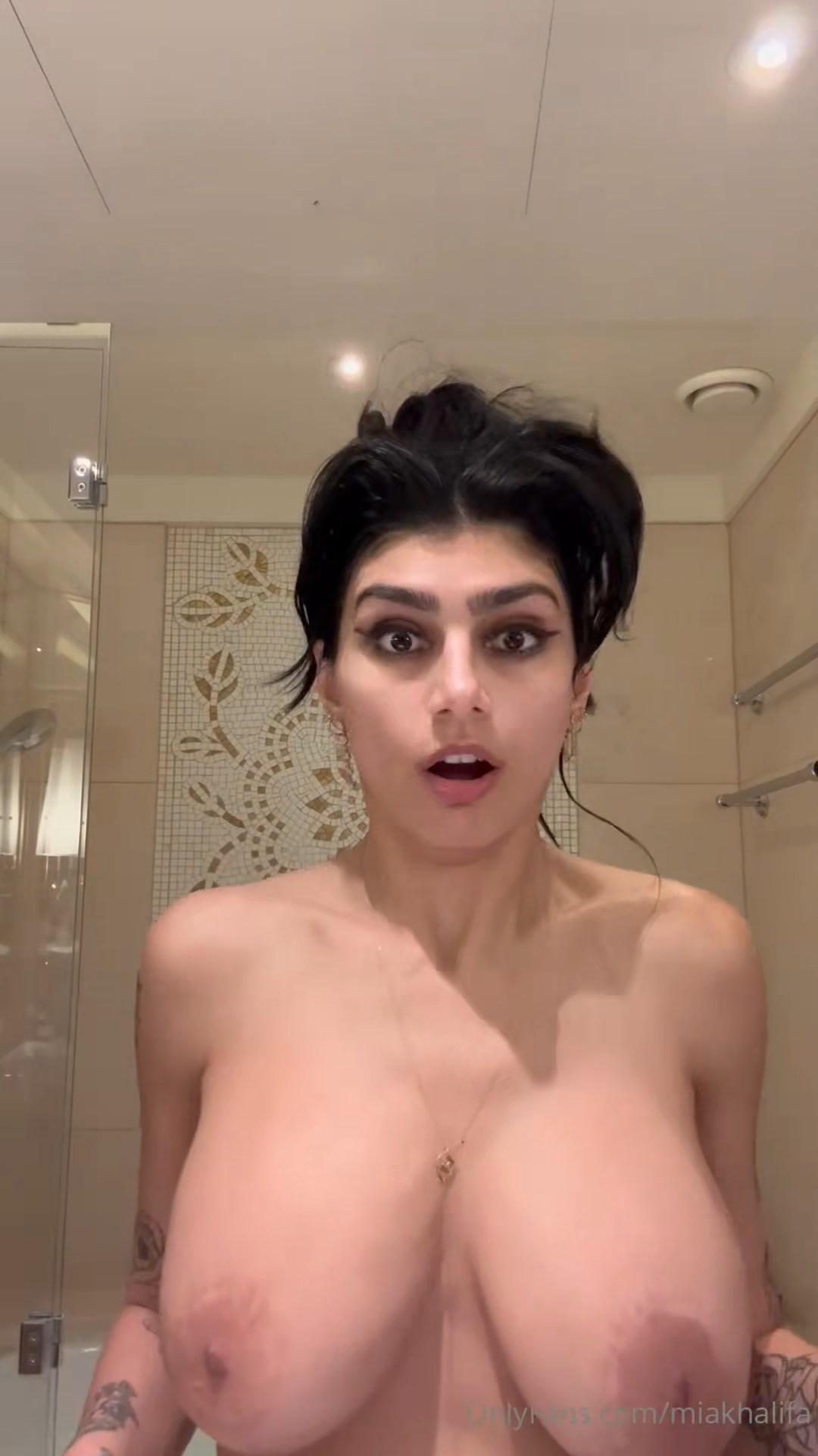 mia_khalifa_nude_hotel_onlyfans_livestream_leaked-efaxjm