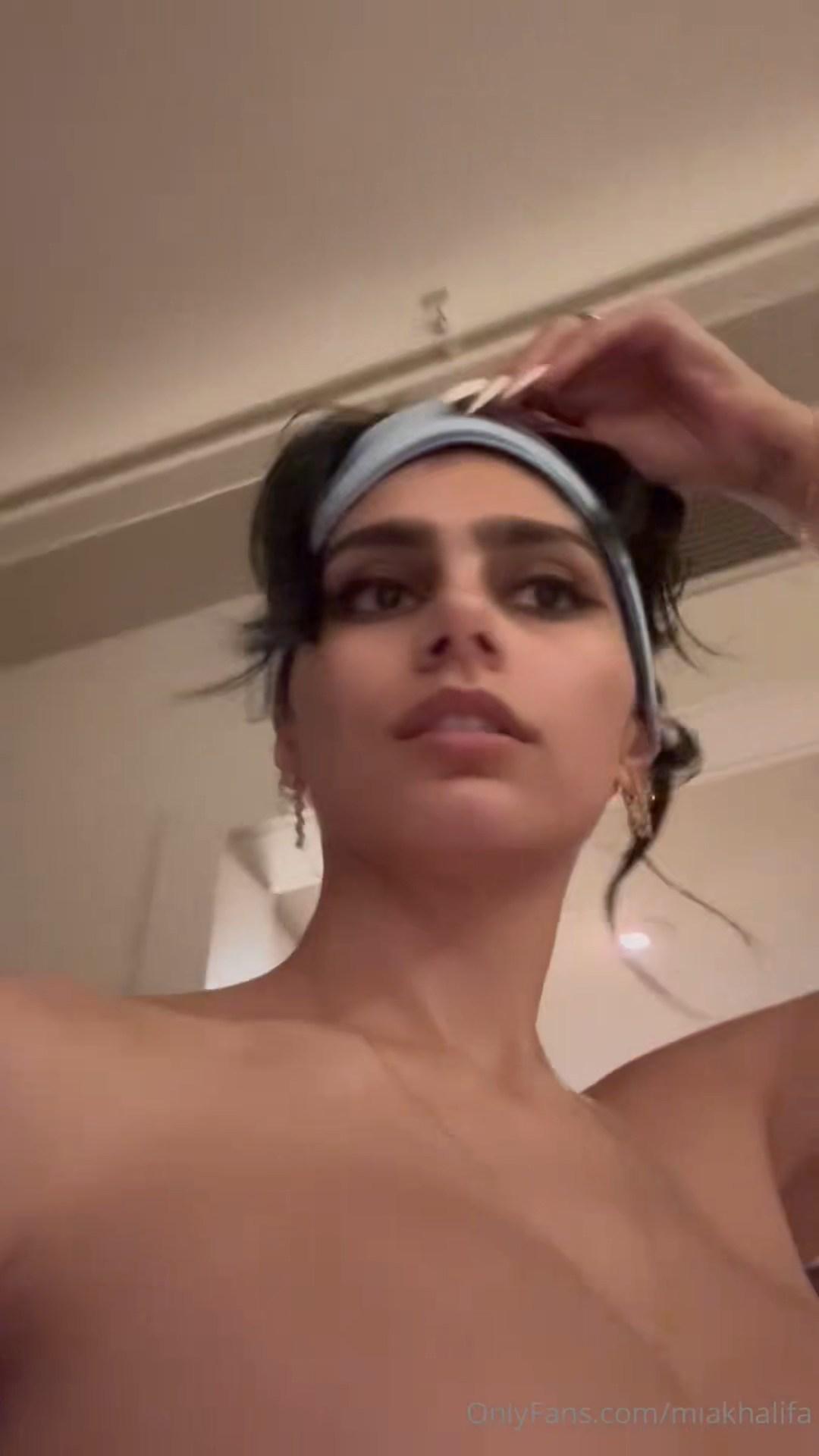 mia_khalifa_nude_hotel_onlyfans_livestream_leaked-nappbp
