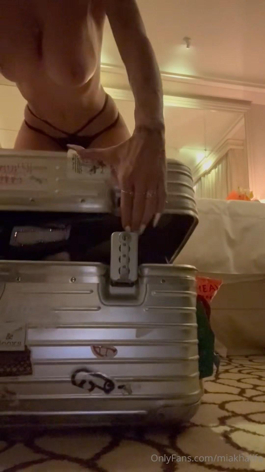 mia_khalifa_nude_luggage_packing_onlyfans_video_leaked-nodwob