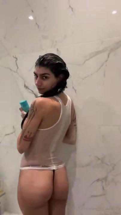 mia_khalifa_nude_wet_tank_top_onlyfans_video_leaked-berrku
