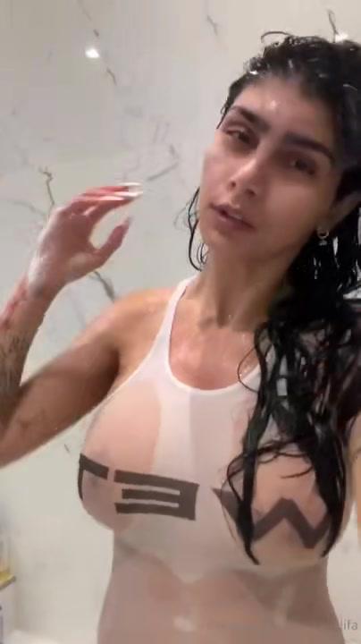 mia_khalifa_nude_wet_tank_top_onlyfans_video_leaked-bnqcmi