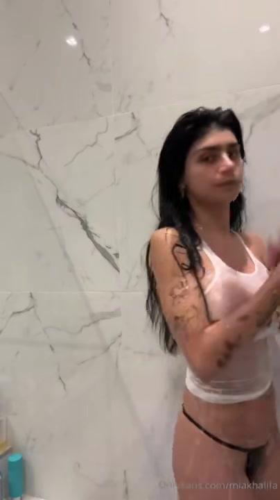 mia_khalifa_nude_wet_tank_top_onlyfans_video_leaked-dlgooe
