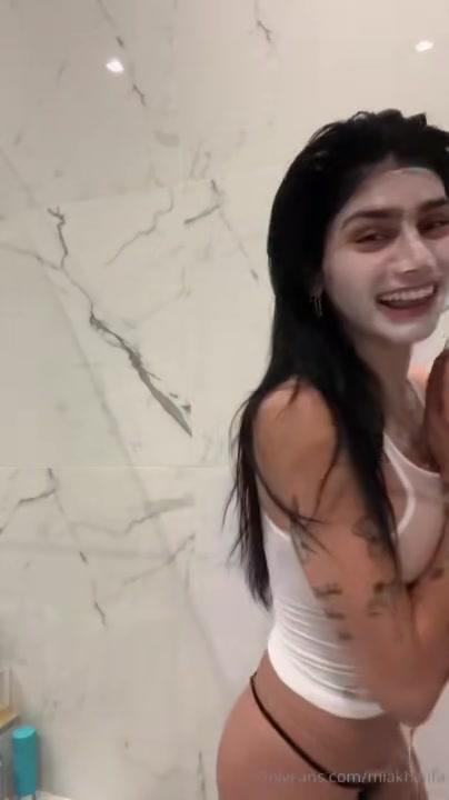 mia_khalifa_nude_wet_tank_top_onlyfans_video_leaked-emvrni