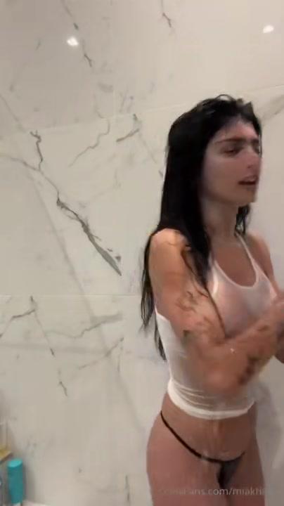 mia_khalifa_nude_wet_tank_top_onlyfans_video_leaked-kiqvee