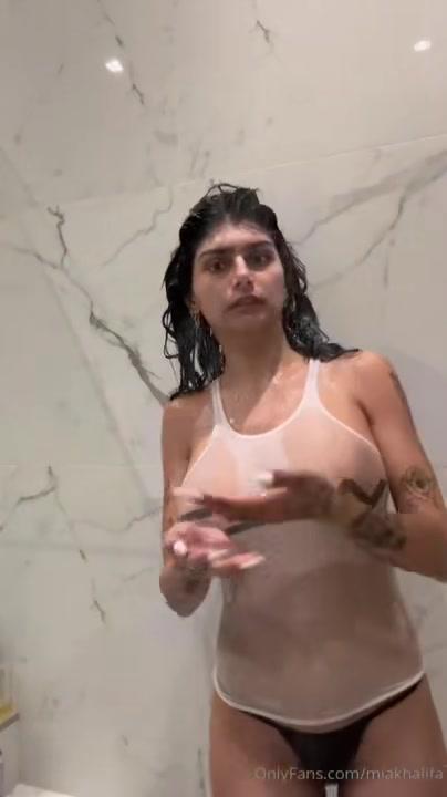 mia_khalifa_nude_wet_tank_top_onlyfans_video_leaked-nvgevi
