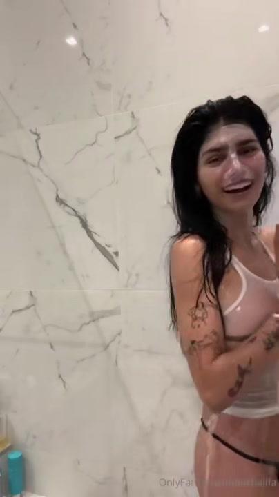 mia_khalifa_nude_wet_tank_top_onlyfans_video_leaked-whtwjg