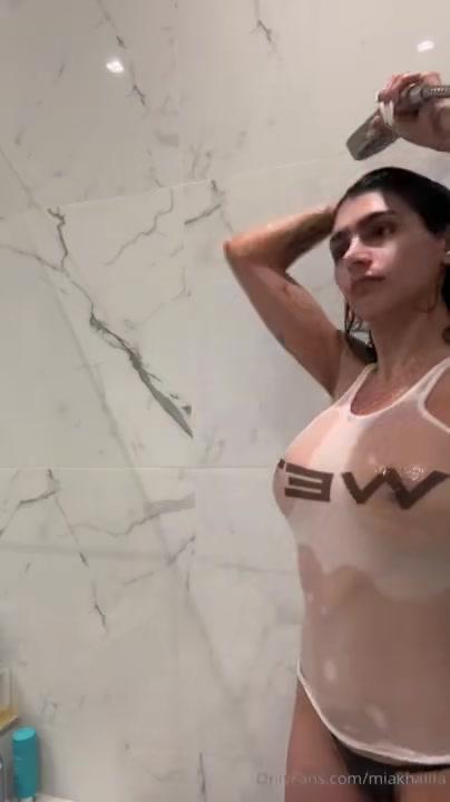 mia_khalifa_nude_wet_tank_top_onlyfans_video_leaked-xxlsew