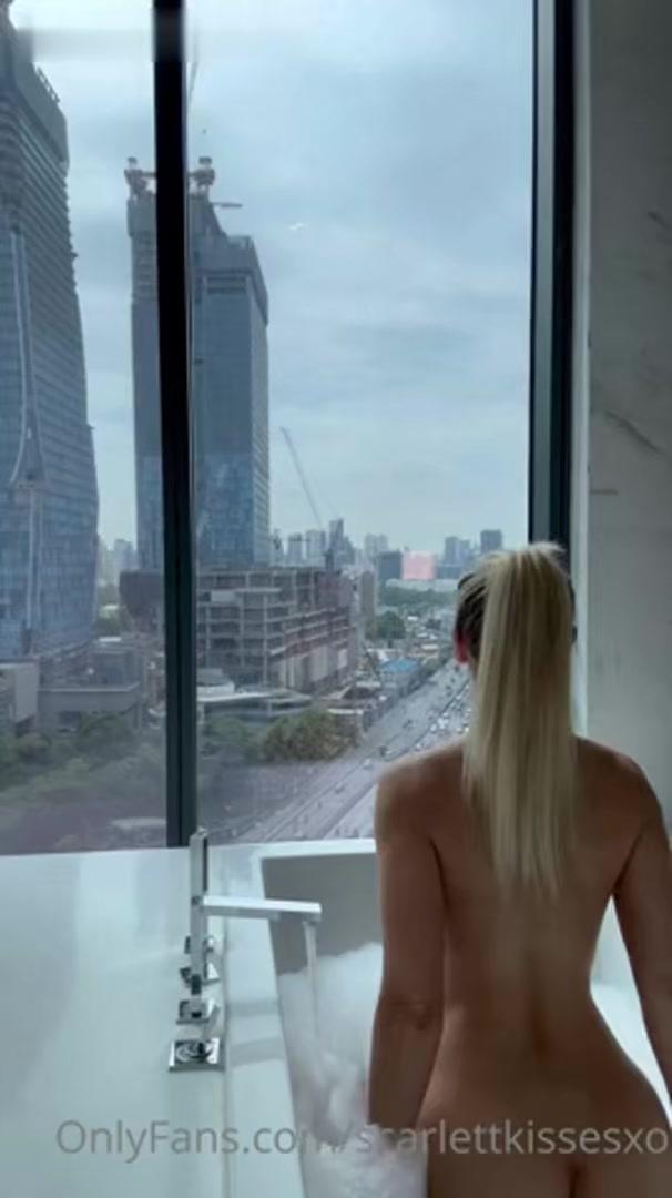 scarlettkissesxo_nude_bath_tub_blowjob_onlyfans_video_leaked-pzfuhf