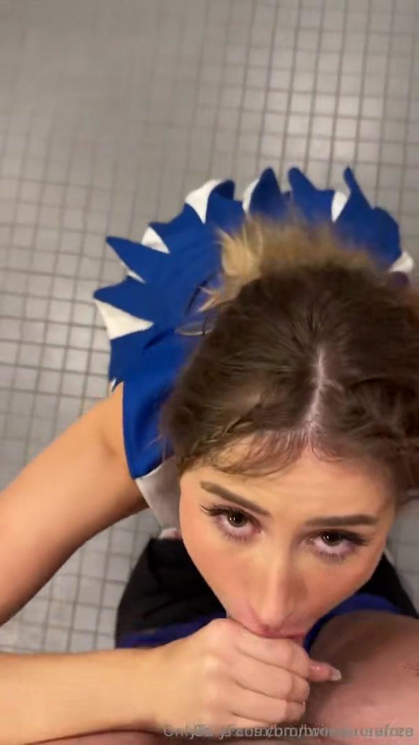 bronwin_aurora_cheerleader_blowjob_onlyfans_video_leaked-huwzad