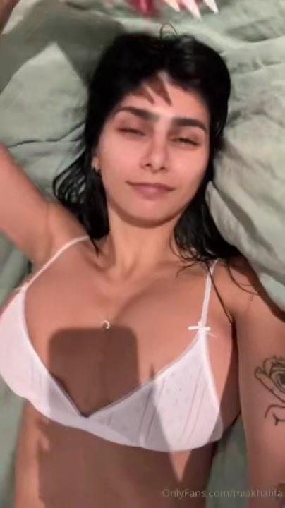 mia_khalifa_nude_nipple_slip_onlyfans_livestream_leaked-aodwvr