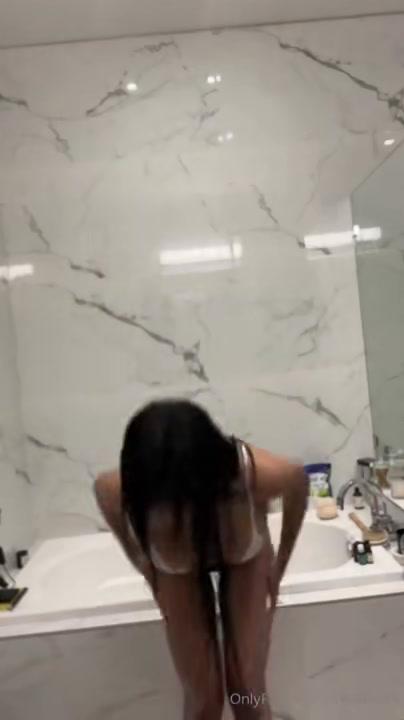 mia_khalifa_nude_nipple_slip_onlyfans_livestream_leaked-eyujud
