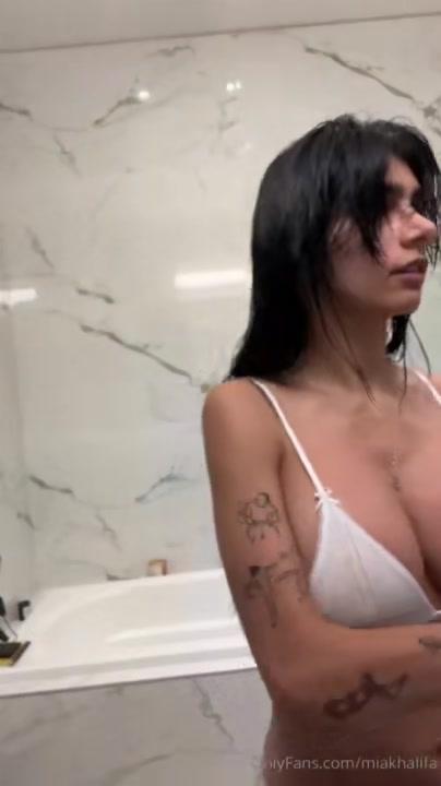 mia_khalifa_nude_nipple_slip_onlyfans_livestream_leaked-fxxozb