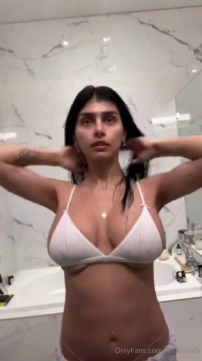 mia_khalifa_nude_nipple_slip_onlyfans_livestream_leaked-whozkj