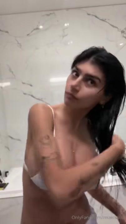 mia_khalifa_nude_nipple_slip_onlyfans_livestream_leaked-wlmlay
